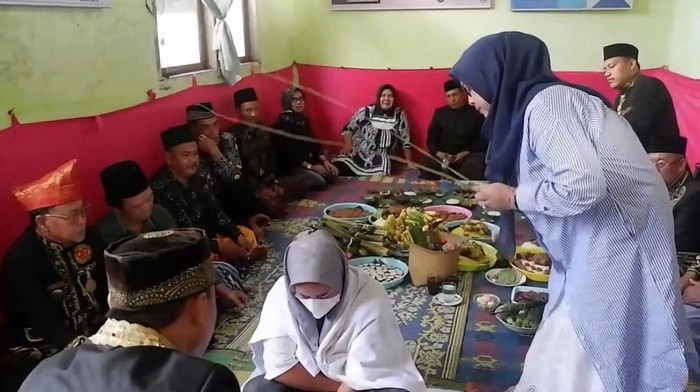 SELINGKUH DI CAMBUK